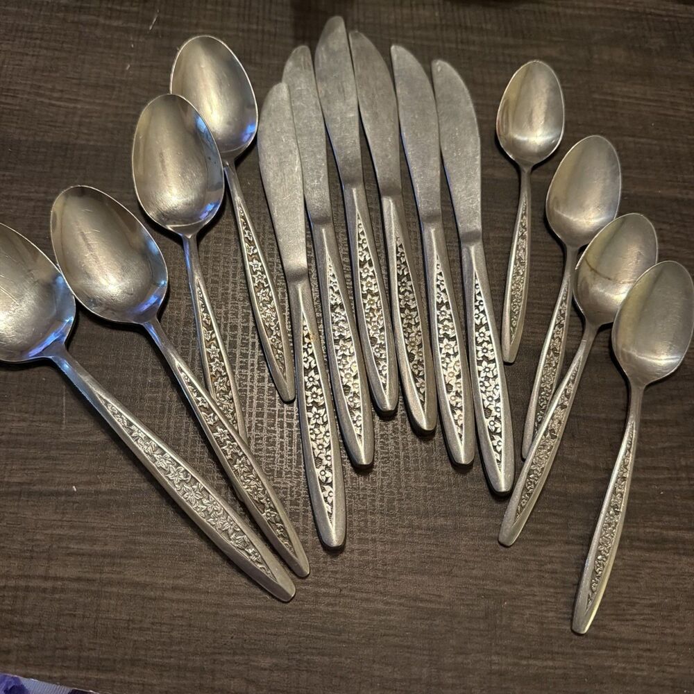 Lot 14 Dinner Knives/Spoons & Soup SpoonsPETAL LANE Customcraft Stainless Taiwan